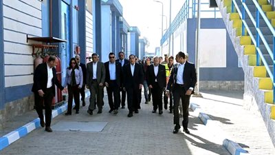 رئيس الوزراء يتفقد محطة مياه الشرب بأرض المشتل بمركز الصف