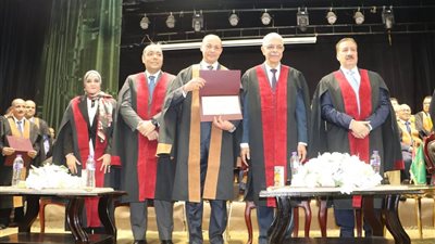 تكريم كلية الطب ضمن احتفالات جامعة المنوفية بعيدها التاسع والأربعين