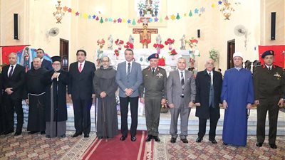 قادة السويس يقدمون التهاني للأخوة أقباط المحافظة بمناسبة عيد الميلاد المجيد 