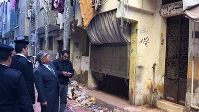محافظ الدقهلية يتفقد موقع العقار المنهار جزئيا بالمنصورة ويتخذ إجراءات عاجلة