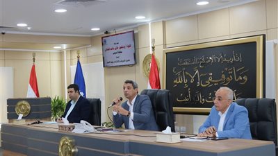 محافظ السويس يعلن الحرب للقضاء على ظاهرة أنتشار العربات الكارو