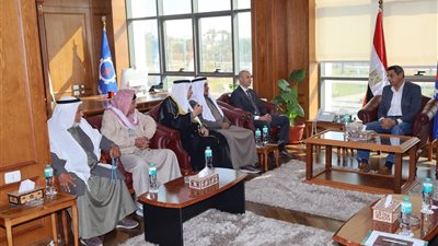 مشايخ وعواقل القبائل بالسويس تطالب المحافظ بدعم الأنشطة السياحية