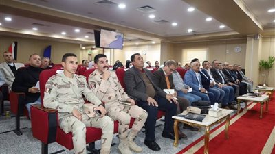 محافظ السويس يعقد إجتماعا لتغذية السخنة بمياه التحلية