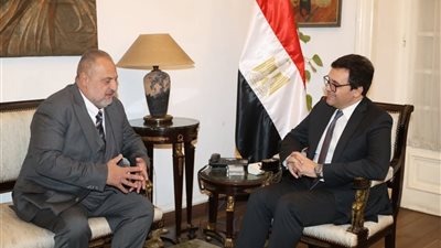 وزير الثقافة يبحث مع الفنان خالد الصاوي إنشاء المركز الدولي للتدريب المسرحي
