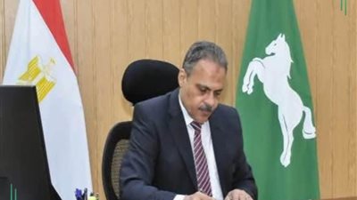 محافظ الشرقية يُصدر ٨ قرارات تأديبية لـ٦٦موظفا من المقصرين في العمل