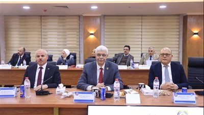 رئيس جامعة المنوفية يشارك في اجتماع المجلس الأعلى للجامعات بجامعة بورسعيد