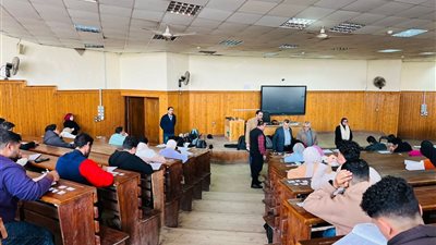 نائب رئيس جامعة الدلتا التكنولوجية يتفقد انطلاق اختبارات نهاية الفصل الدراسى الأول 