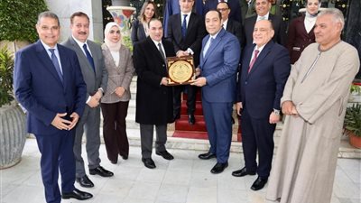 محافظ المنوفية يناقش عدد من المشروعات التنموية والخدمية مع أعضاء النواب والشيوخ 