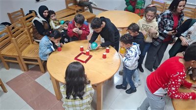 كريسماس بطابع فرعوني..أطفال متحف شرم الشيخ يبدعون شجرة لوتس ترمز للبدايات الجديدة