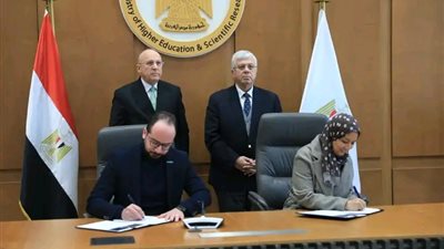 وزير التعليم العالي يوقع اتفاقية استراتيجية بين بنك المعرفة المصري والمجلس العربي 