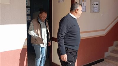 جولة ميدانية لرئيس قرية الجبيل للاطمئنان على انتظام امتحانات النقل بمدارس القرية 