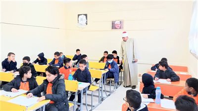 إنطلاق إمتحانات النقل للمرحلتين الابتدائية والإعدادية بمعاهد منطقة السويس الأزهرية