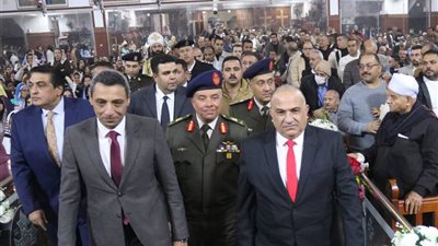 محافظ السويس.. وقائد الجيش ..وقيادات المحافظة يهنئون الأخوة الأقباط بعيد الميلاد المجيد