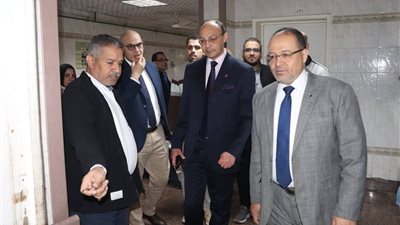 رئيس مجلس إدارة المستشفيات الجامعية يتفقد مستشفى الطوارئ