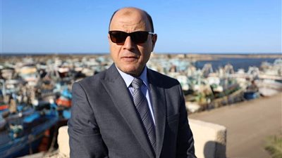 الطقس السيئ يوقف حركة الملاحة والصيد بميناء البرلس وسواحل كفر الشيخ الشمالية