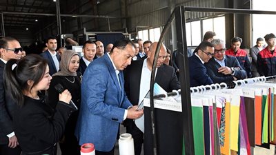 افتتح رئيس الوزراء مجمع 