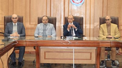 عميد طب المنوفية يترأس اجتماع الأطباء المقيمين لبحث آليات تطوير العمل