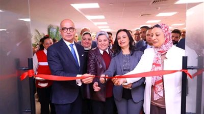 وزيرة التضامن الاجتماعي ورئيس جامعة عين شمس يفتتحان المركز التطوعي والمرصد المجتمعي 