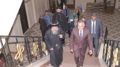 الأنبا بموا يستقبل رئيس جامعة السويس والوفد المرافق لتقديم التهنئة بعيد الميلاد 