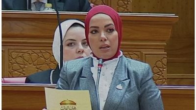  مذيعة دولة التلاوة 
