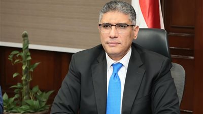 محافظ الجيزة يهنئ المستشار هشام بدوي لانتخابه رئيسًا لمجلس النواب ووكيليه 