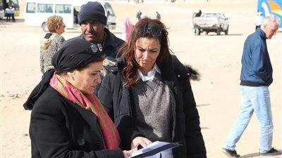 نائب محافظ الجيزة تتفقد طاولات البائعين بالمنطقة الأثرية لأهرامات الجيزة