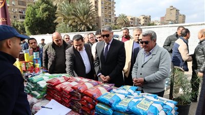 محافظ الجيزة يفتتح سوق اليوم الواحد بشارع الصوامع في حي إمبابة