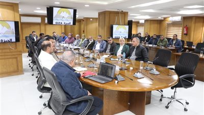 نائب محافظ الجيزة يتابع الأعمال التنسيقية لمشروعات تطوير طريق المنيب/العياط باجتماع موسع