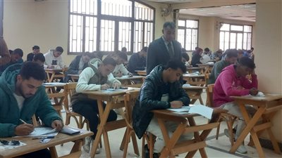 ملحمة انضباط تقودها إدارة المعهد تجارة إلكترونية تنجح بتوفير بيئة امتحانية نموذجية