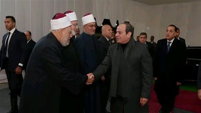 أدّى الرئيس السيسي صلاة الفجر بمسجد العزيز الحكيم بالمقطم، إيذانًا بافتتاح المسجد