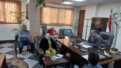 رئيس حي العجوزة يعقد اللقاء الأسبوعي للمواطنين للاستماع إلى شكاوى المواطنين