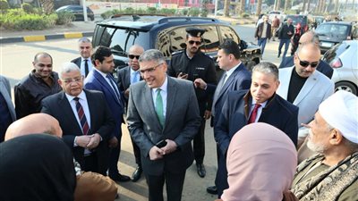 محافظ الجيزة يتفقد امتحانات الشهادة الإعدادية بمدارس العلم النافع والسلام بحي الهرم