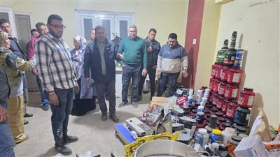 حي الطالبية بالجيزة يضبط منشأة لتعبئة مكملات غذائية مجهولة المصدر
