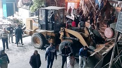  محافظة الجيزة تزيل ٢١ كشكًا مخالفًا بميدان المنيب