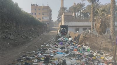 رئيس مركز ومدينة أبوالنمرس بجنوب الجيزة يتابع حملات النظافة لقرى المنوات وطموه