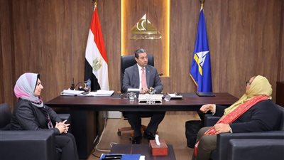 محافظ دمياط يبحث مع رئيس الوحدة المركزية للسكان تعزيز المبادرات المجتمعية