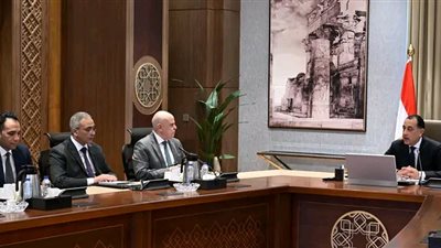 رئيس الوزراء يتابع الموقف التنفيذي لأعمال المرحلة الأولى من المبادرة الرئاسية