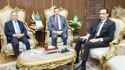 محافظ المنوفية يلتقى نقيب أطباء مصر لبحث وتعزيز سبل التعاون المشترك 