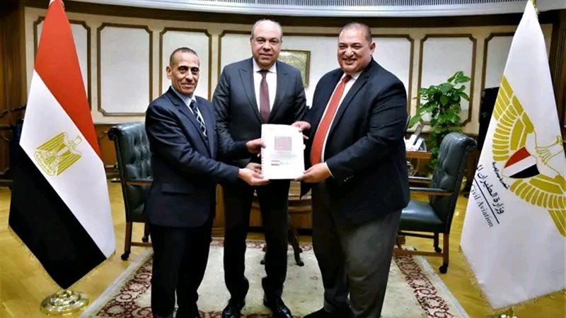 وزير الطيران المدني