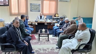 رئيس مركز ومدينة أبو النمرس بجنوب الجيزة يعقد إجتماعًا للمواطنين لسماع شكواهم