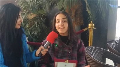 الموهبة الإستثنائية الصغيرة الفنانة سلمى كمال الدين تشعل حفل الرواد بنقابة الصحفيين 