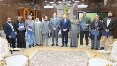 محافظ المنوفية يواصل تسليم عقود تقنين جديدة لأراضي أملاك الدولة بأشمون والسادات