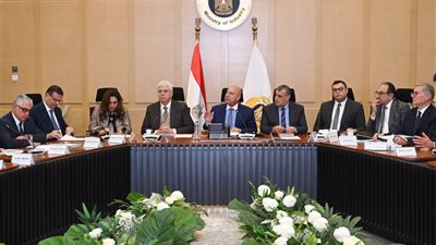 وزير الصناعة والنقل يترأس الاجتماع السابع والثلاثين للمجموعة الوزارية للتنمية الصناعية