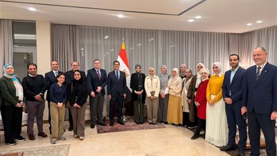 سفير مصر بسول يلتقي الطلبة المصريين بالجامعات الكورية ويبحث معهم سبل التعاون