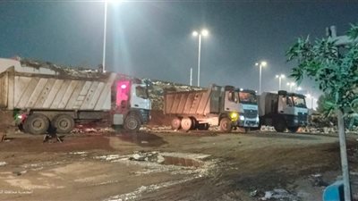 محافظة الجيزة ترفع ٦٠٠طن مخلفات من حرم الطريق الدائري بمنطقة أرض اللواء 