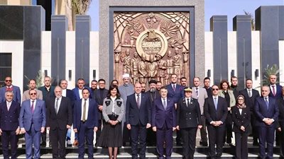 قيادات وزارة الداخلية تكرم المتعافين من تعاطي المواد المخدرة بمراكز العزيمة 