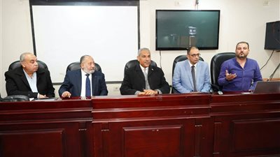 محافظ مطروح يشهد ورشة عمل لتسهيل إجراءات ترخيص المحال العامة