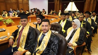 محافظ السويس ورئيس الجامعة يشهدان مناقشة مشاريع تخرج MBA بتجارة السويس