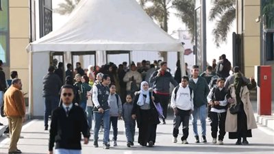 معرض القاهرة الدولي للكتاب يصل إلى أول مليون زائر خلال يومين 