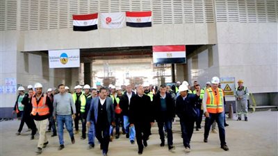 وزير الصناعة والنقل يجري جولة هامة لمتابعة تقدم الأعمال بالمحطات والأعمال الصناعية 